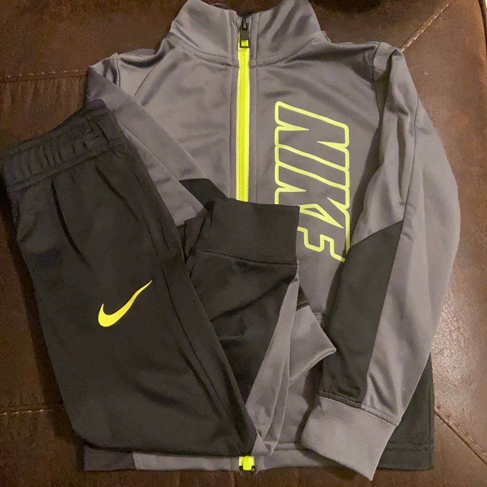 Nike tracksuit 4T